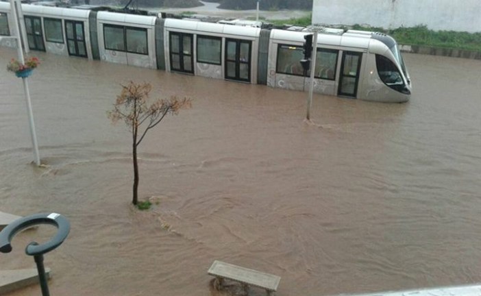 السيول تغرق الرباط و سلا
