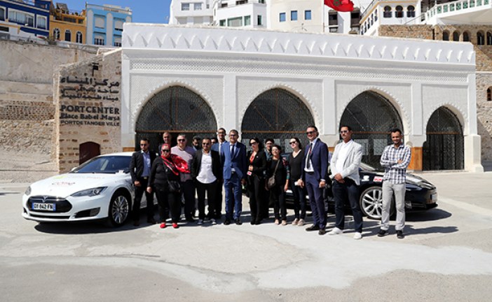 قافلة السيارات الكهربائية التي تنقل شعلة مؤتمر الأمم المتحدة حول المناخ تحط الرحال بطنجة