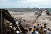 مصرع 13 شخصا  جراء الفيضانات الناجمة عن الأمطار الغزيرة في إندونيسيا