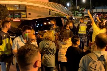 مواجهات بين اسبانيين على إثر زيارة زعيم حزب فوكس الاسباني المتطرف لسبتة المحتلة