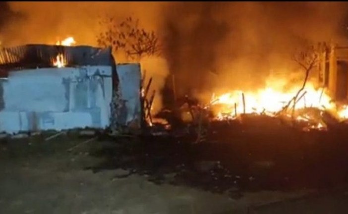 طنجة..حريق يأتي على “أكواخ” قرب سوق الدرادب