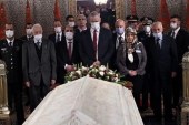 وزير الدفاع الإسرائيلي بيني غانتس يزور ضريح محمد الخامس بالرباط