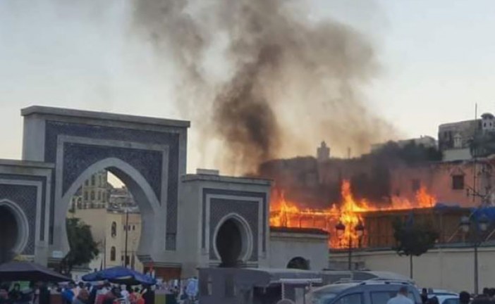 فاس: حريق يلتهم 30 محلا تجاريا بالرصيف دون وقوع ضحايا
