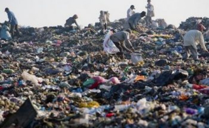 عودة روائح مطرح النفايات لتجتاح أحياء مدينة مكناس.