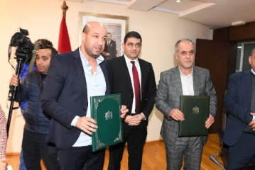 توقيع “اتفاق اجتماعي” بين النقابة الوطنية للصحافة المغربية و”جمعية الناشرين” و”الفيدرالية” تحتج وتعتبر نفسها غير معنية