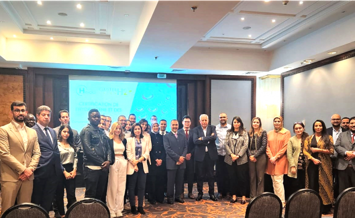 EN PARTENARIAT AVEC l’AMDIE, LE CLUSTER GREENH2 ORGANISE UNE MASTERCLASS SUR LA CERTIFICATION ET LE MARCHE DE L’HYDROGENE VERT EN EUROPE ET L’IMPACT SUR LA FILIERE AU MAROC