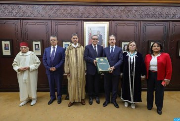 رئيس الحكومة يتسلم مقترحات الهيئة المكلفة بمراجعة مدونة الأسرة