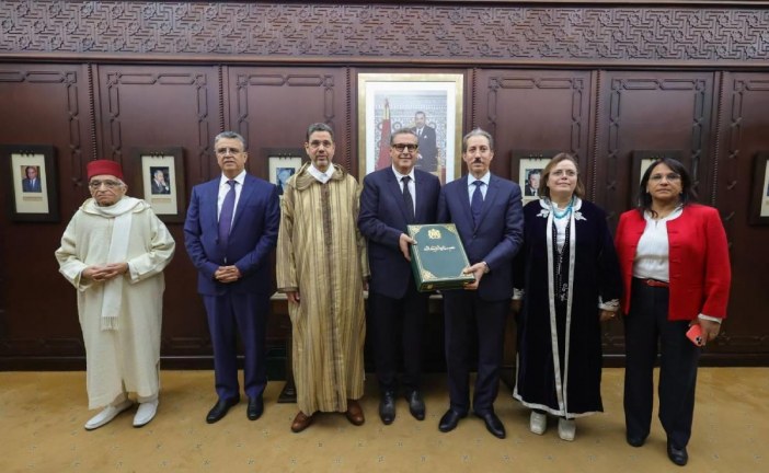 رئيس الحكومة يتسلم مقترحات الهيئة المكلفة بمراجعة مدونة الأسرة