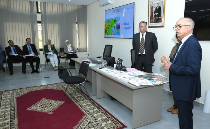 بنموسى يتفقد سير دورة تكوينية حول المستجدات التربوية لمؤسسات الريادة