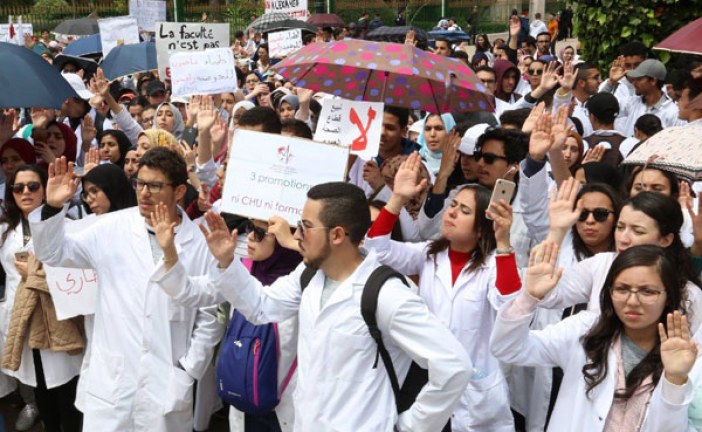 ملف طلبة الطب.. برمجة جديدة للامتحانات والتزام بإلغاء العقوبات