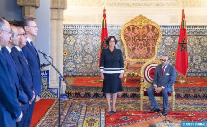 جلالة الملك يستقبل الأعضاء الجدد المعينين بالمجلس الأعلى للاتصال السمعي البصري
