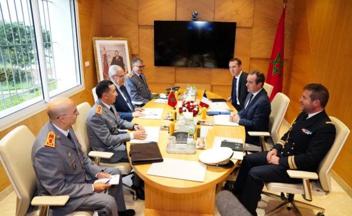 عبد اللطيف لوديي والفريق أول المفتش العام للقوات المسلحة الملكية يستقبلان وزير الجيوش وقدماء المحاربين الفرنسي