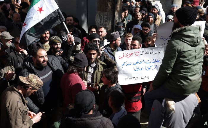 الجولاني: رئيس الوزراء يشرف على مؤسسات سوريا إلى حين تسليمها