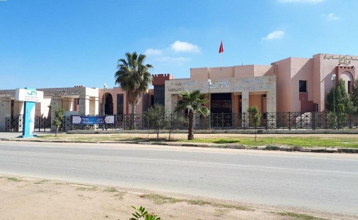 بعد تخرج فوجها الأول.. نقابة تستنكر تماطل تشييد المدرسة الوطنية للتجارة والتسيير بمكناس
