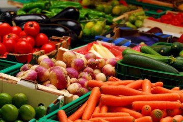 أسعار السمك واللحوم والخضر والفواكه تشتعل في الأسواق