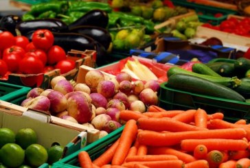 أسعار السمك واللحوم والخضر والفواكه تشتعل في الأسواق