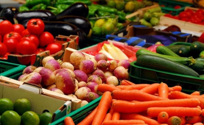 أسعار السمك واللحوم والخضر والفواكه تشتعل في الأسواق