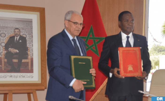 عبد اللطيف لوديي يستقبل الوزير المنتدب لدى رئاسة جمهورية الكاميرون المكلف بالدفاع
