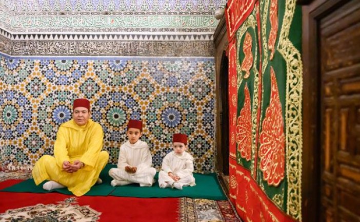 الأمير مولاي رشيد يزور ضريح المولى إدريس بمناسبة ختان الأميرين مولاي أحمد ومولاي عبد السلام