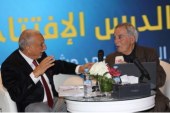 حوار وزير العدل السابق محمد مشيشي العلمي وقيدوم الناشرين محمد عبدالرحمان برادة خلال ندوة نظمتها الفيدرالية المغربية لناشري الصحف