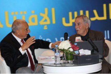 حوار وزير العدل السابق محمد مشيشي العلمي وقيدوم الناشرين محمد عبدالرحمان برادة خلال ندوة نظمتها الفيدرالية المغربية لناشري الصحف