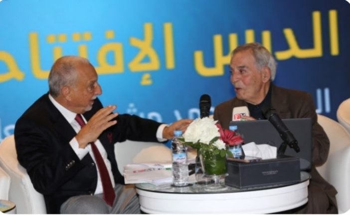 حوار وزير العدل السابق محمد مشيشي العلمي وقيدوم الناشرين محمد عبدالرحمان برادة خلال ندوة نظمتها الفيدرالية المغربية لناشري الصحف