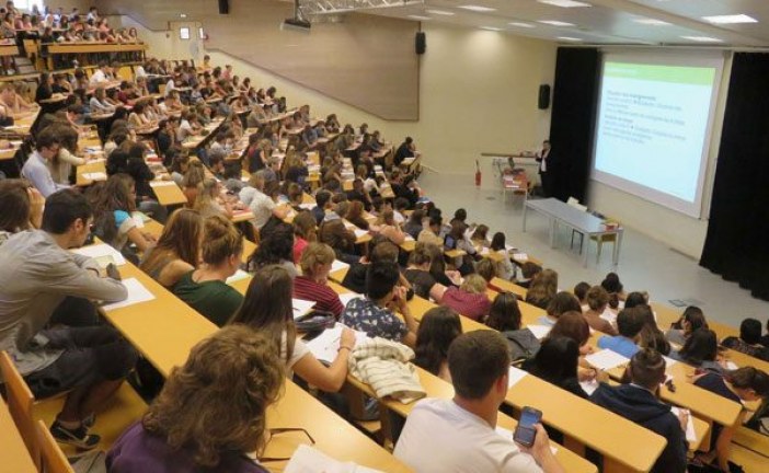 الحكومة تفتح التعلم عن بعد بالجامعات ذات الولوج المحدود