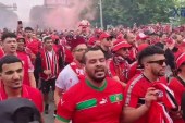 الأحمر والأبيض يزينان درجات “روكي” بفيلادلفيا في وقفة جماهيرية دعماً للوداد أمام يوفنتوس