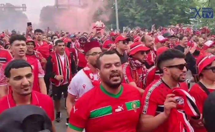 الأحمر والأبيض يزينان درجات “روكي” بفيلادلفيا في وقفة جماهيرية دعماً للوداد أمام يوفنتوس