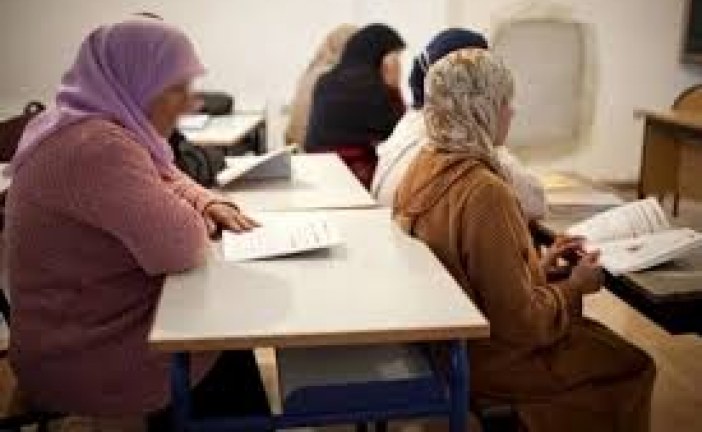 تقرير برلماني يكشف أسباب فشل برامج محو الأمية.