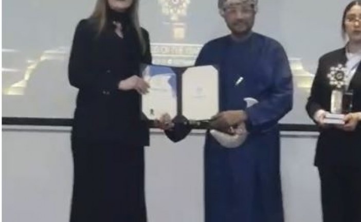 المغربية سميرة فرجي تتوج بجائزة التميز  في الأدب العربي من جوائز  جلوبال العالمية بمراكش