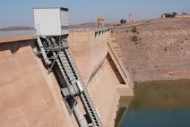 الجفاف يغير معالم سد المسيرة ثاني أكبر منشأة مائية بالمملكة.