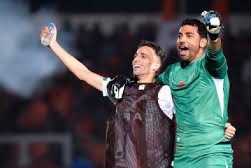 « الكاف » يشيد بـالحارس التكناوتي بعد تأهل الجيش إلى نهائي دوري الأبطال
