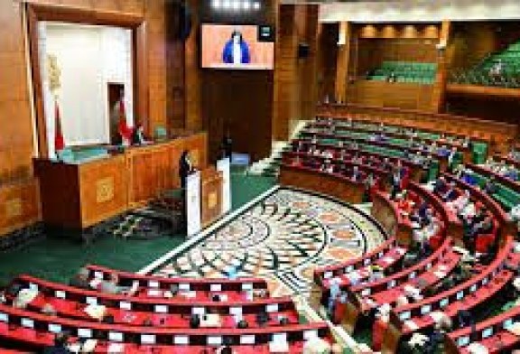 مجلس المستشارين يصادق  بالأغلبية على مشروع القانون رقم 16.22 المتعلق بتنظيم مهنة العدول.