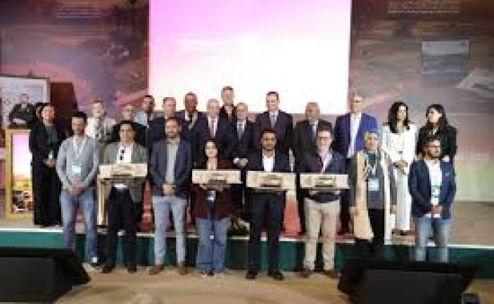 الدورة الثامنة عشرة للملتقى الدولي للفلاحة بالمغرب: تتويج عشرة صحفيين بالنسخة العاشرة للجائزة الوطنية الكبرى للصحافة في المجال الفلاحي والقروي