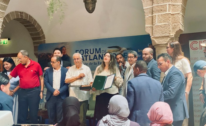 منظمة APEFE تكرّم الأستاذة خلود كاهيم بجامعة القاضي عياض تقديراً لإسهاماتها المتميزة في العمل المناخي والتنمية الترابية المستدامة وتمكين المرأة